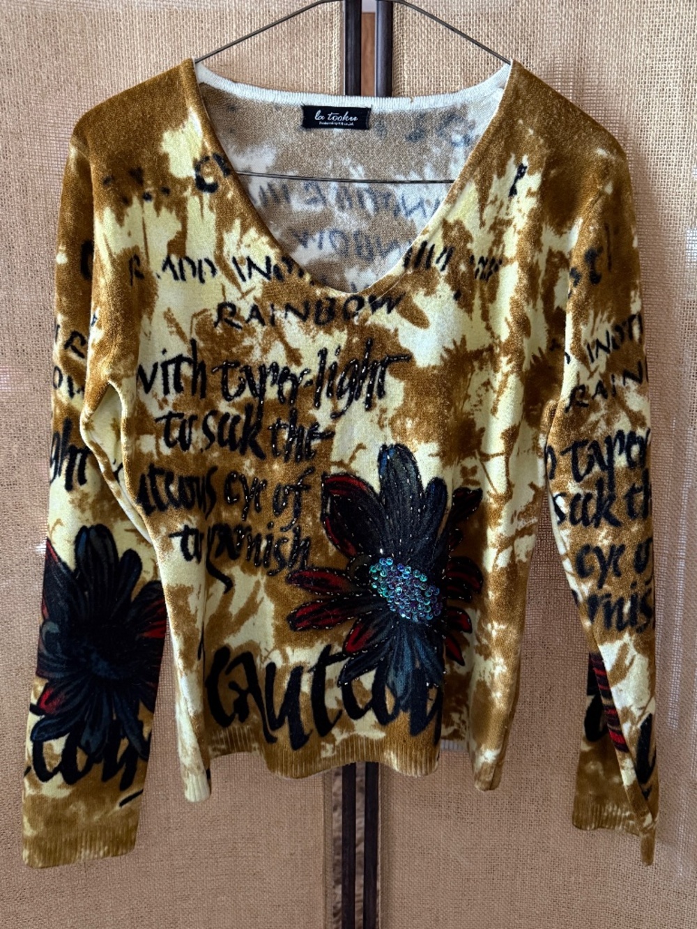 Japan size F v-neck embellished wool acrylic sweater mystery print and text